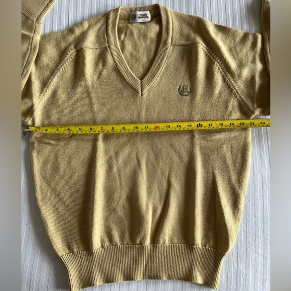 Brand new Vintage men's 100% wool v-neck sweater - Picture 3 of 9